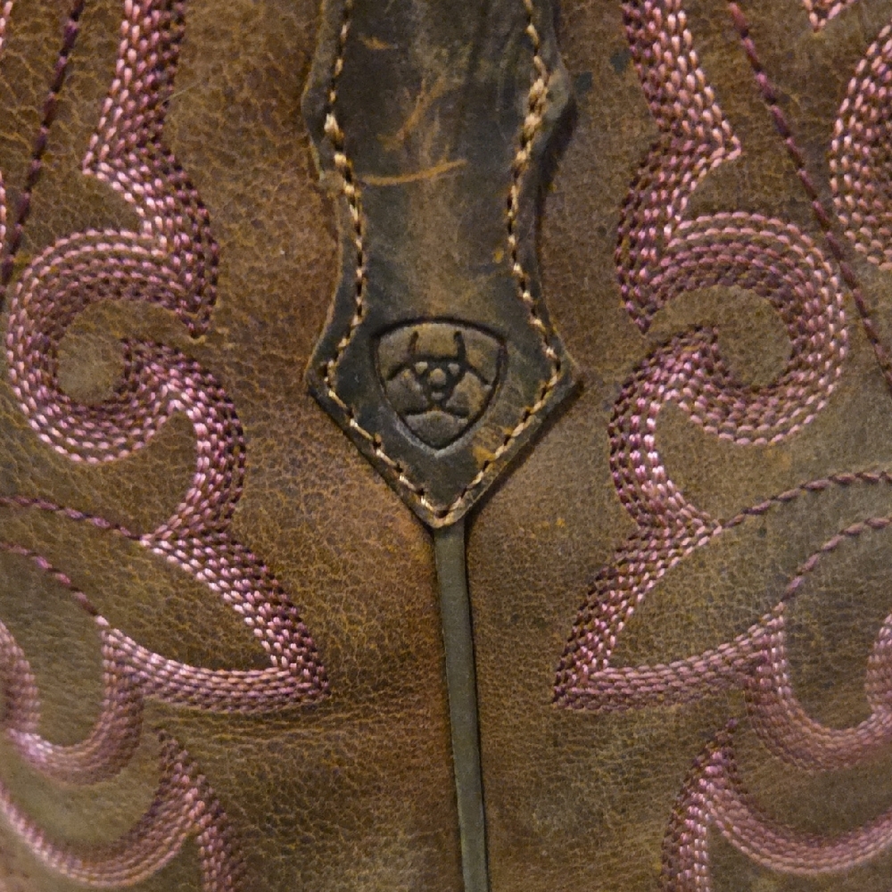 ‼️WORN ONE TIME‼️Ariat Women's 8.5B Med. Brown w/pink stitching. Square toe. - Picture 4 of 16